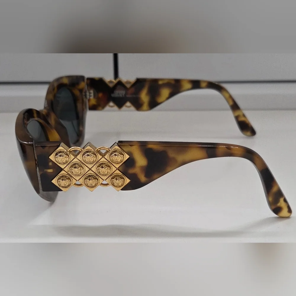 Vintage Gianni Versace Medusa Stud Cat Eye Sunglasses Tortoise w/ Case Italy